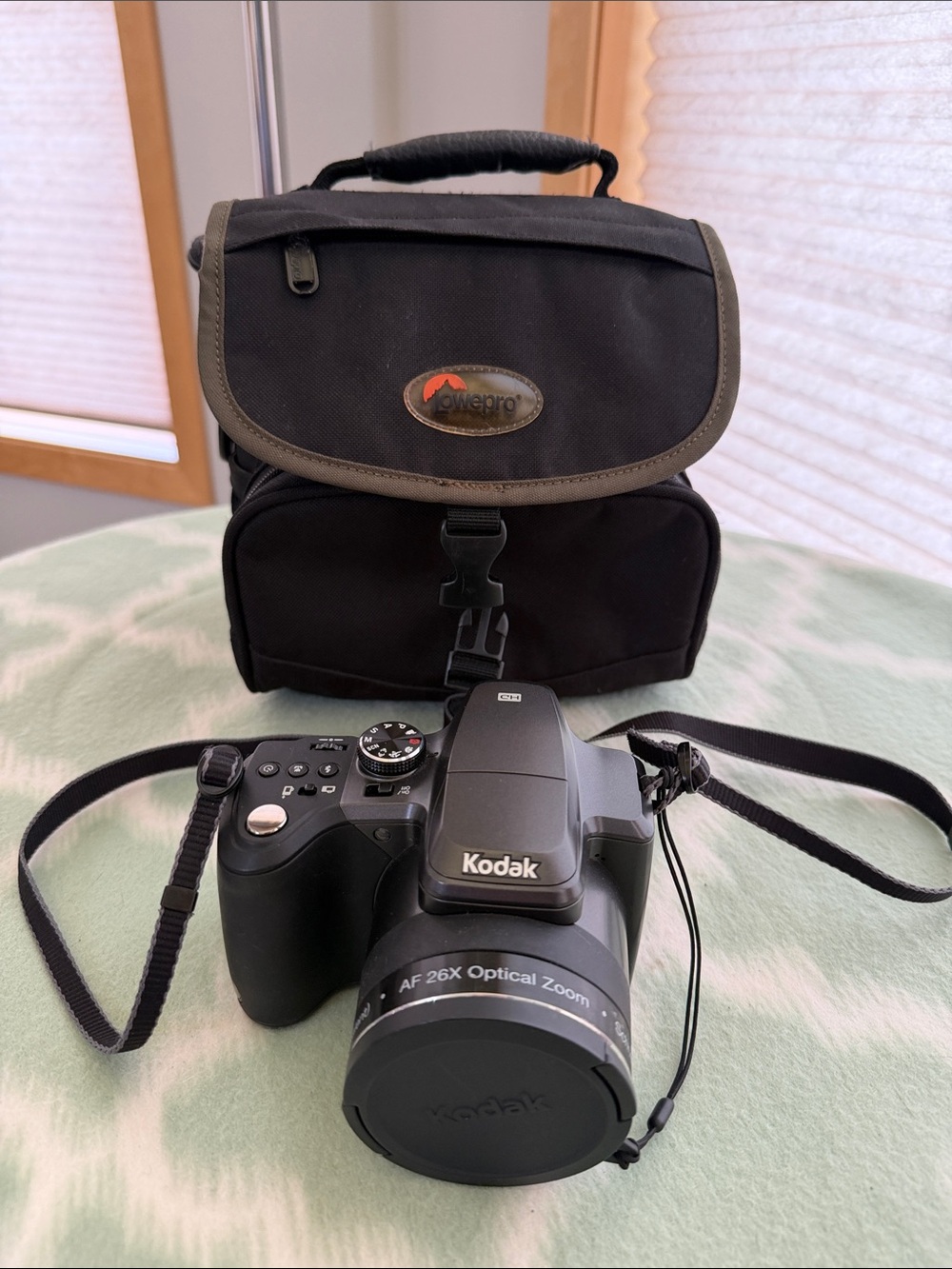 Kodak Black EasyShare Z981 Digital Camera with Black Carry Bag